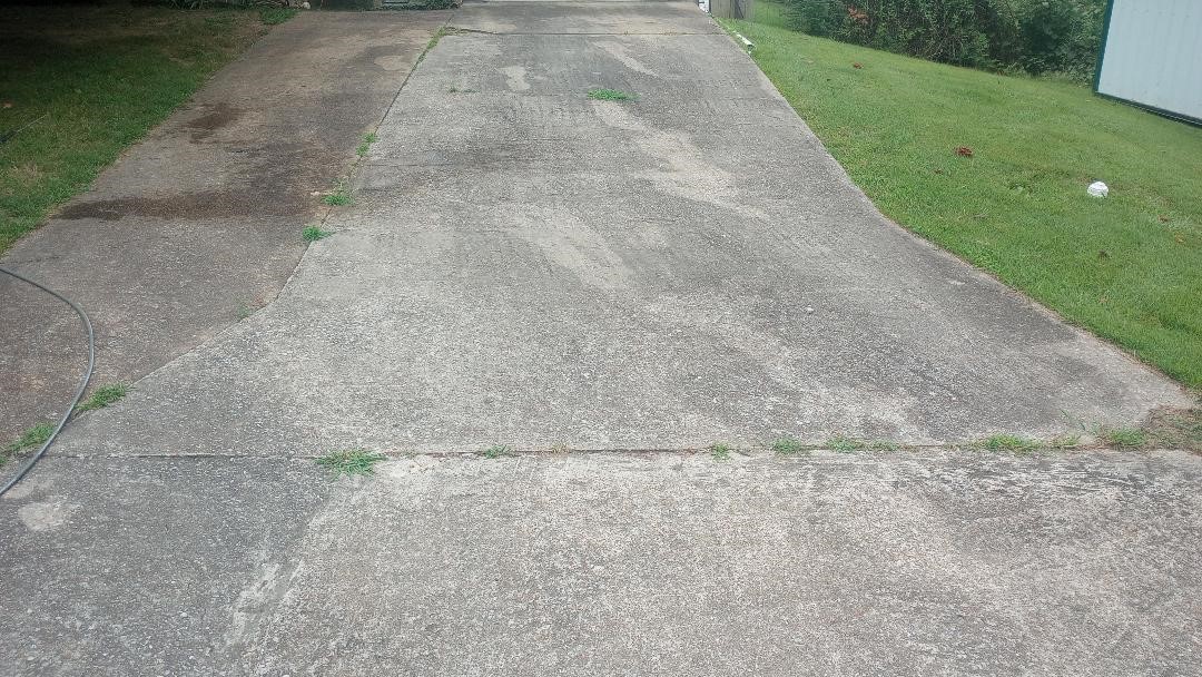 DRIVEWAY PRESSURE WASHING IN CENTERVILLE, TN